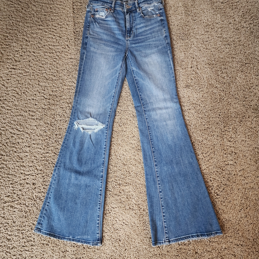 American Eagle Women's Blue Flared Jeans with Knee Distress